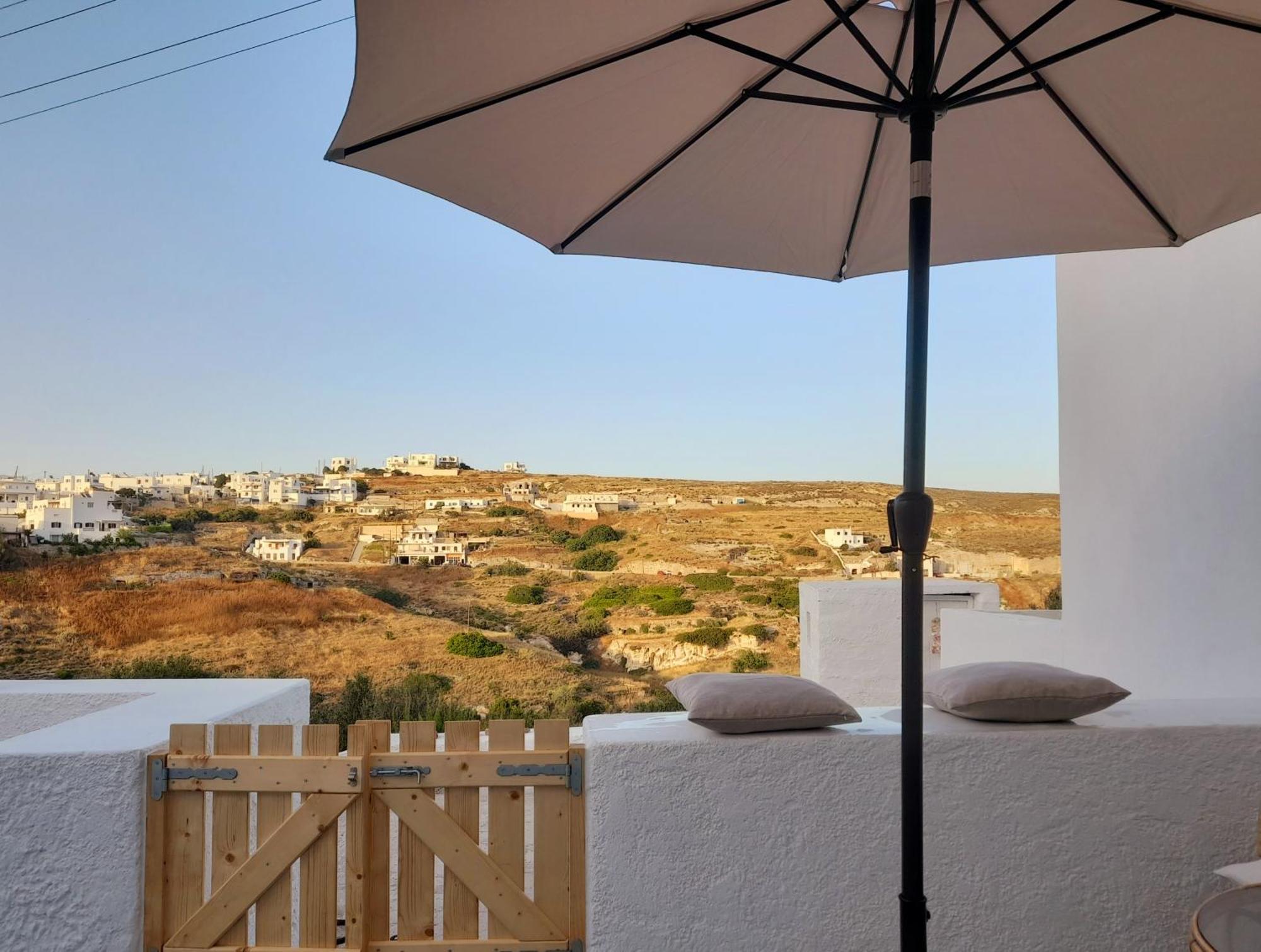 Salty Caves Milos Апартаменты *